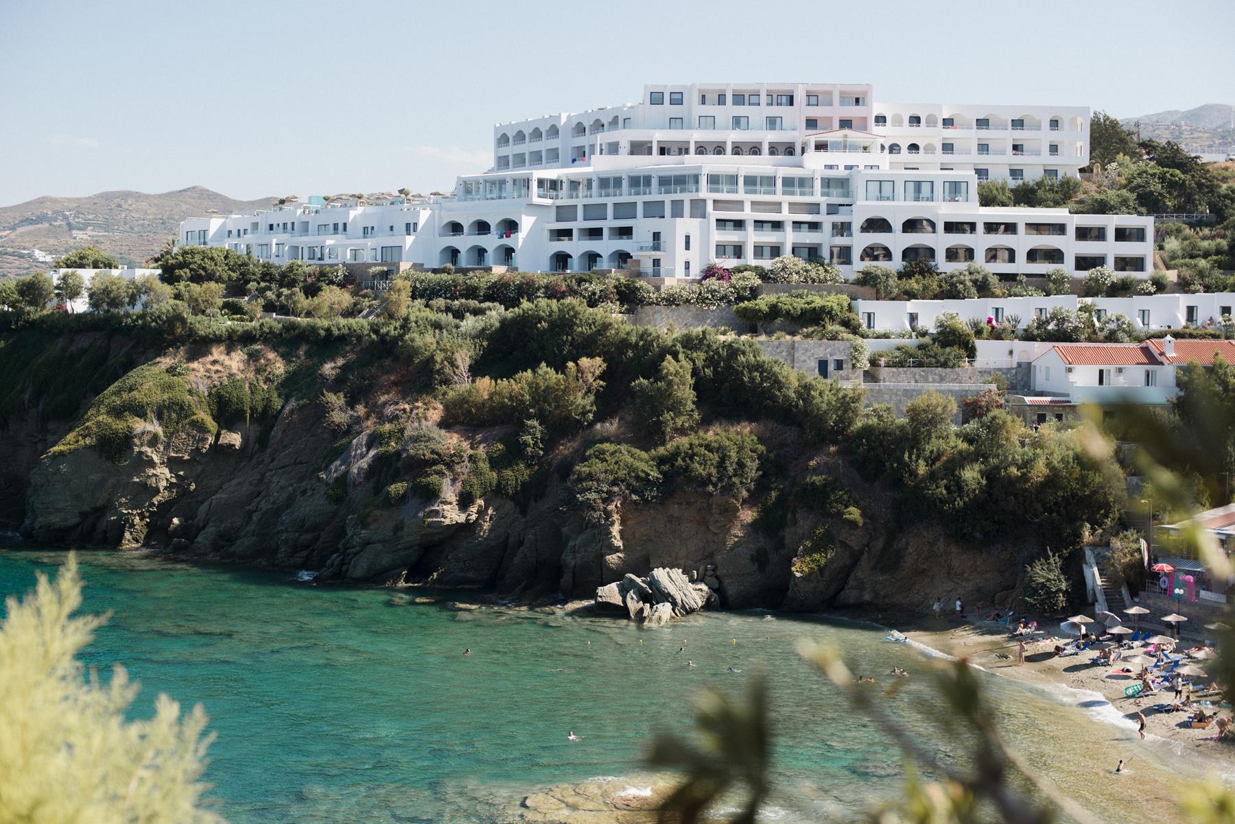 Le Peninsula Resort & Spa sur la côte d’Agia Pelagia, en Crète